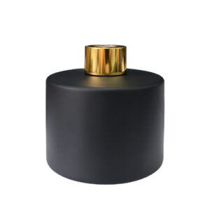 200ml kodin tuoksupullo musta matta, korkki kultainen