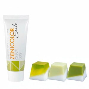 Caurspīdīga un neplūstoša ziepju krāsa OLIVE, kas paredzēta „melt and pour“ ziepju masai
